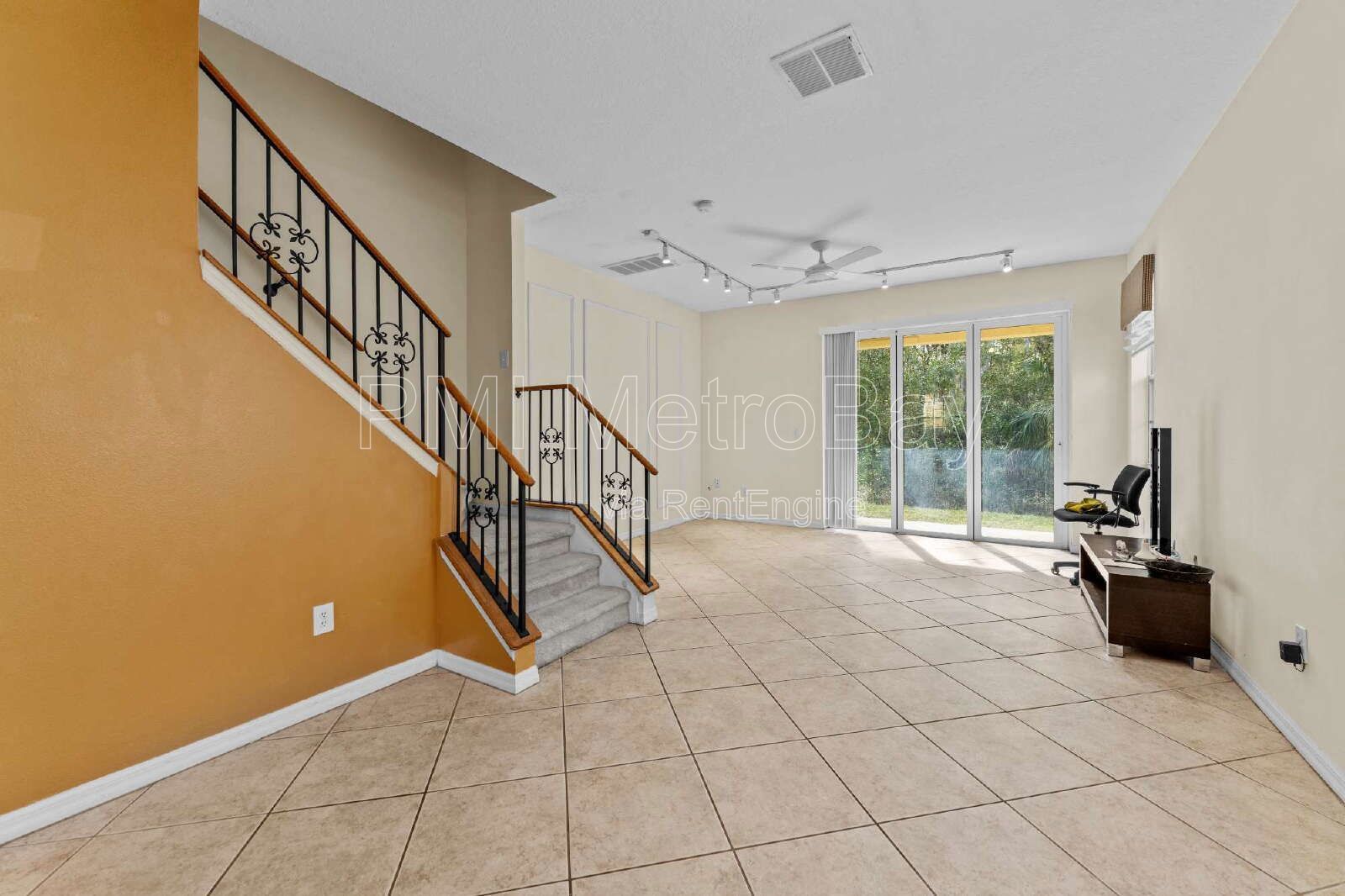 3-Bedroom Home with 2.5 Baths in Tampa's Heart - Spacious 1464 Sq Ft Gem!