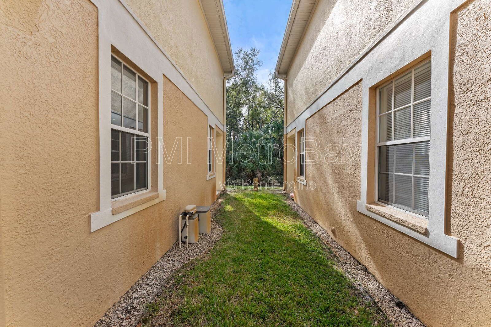 3-Bedroom Home with 2.5 Baths in Tampa's Heart - Spacious 1464 Sq Ft Gem!