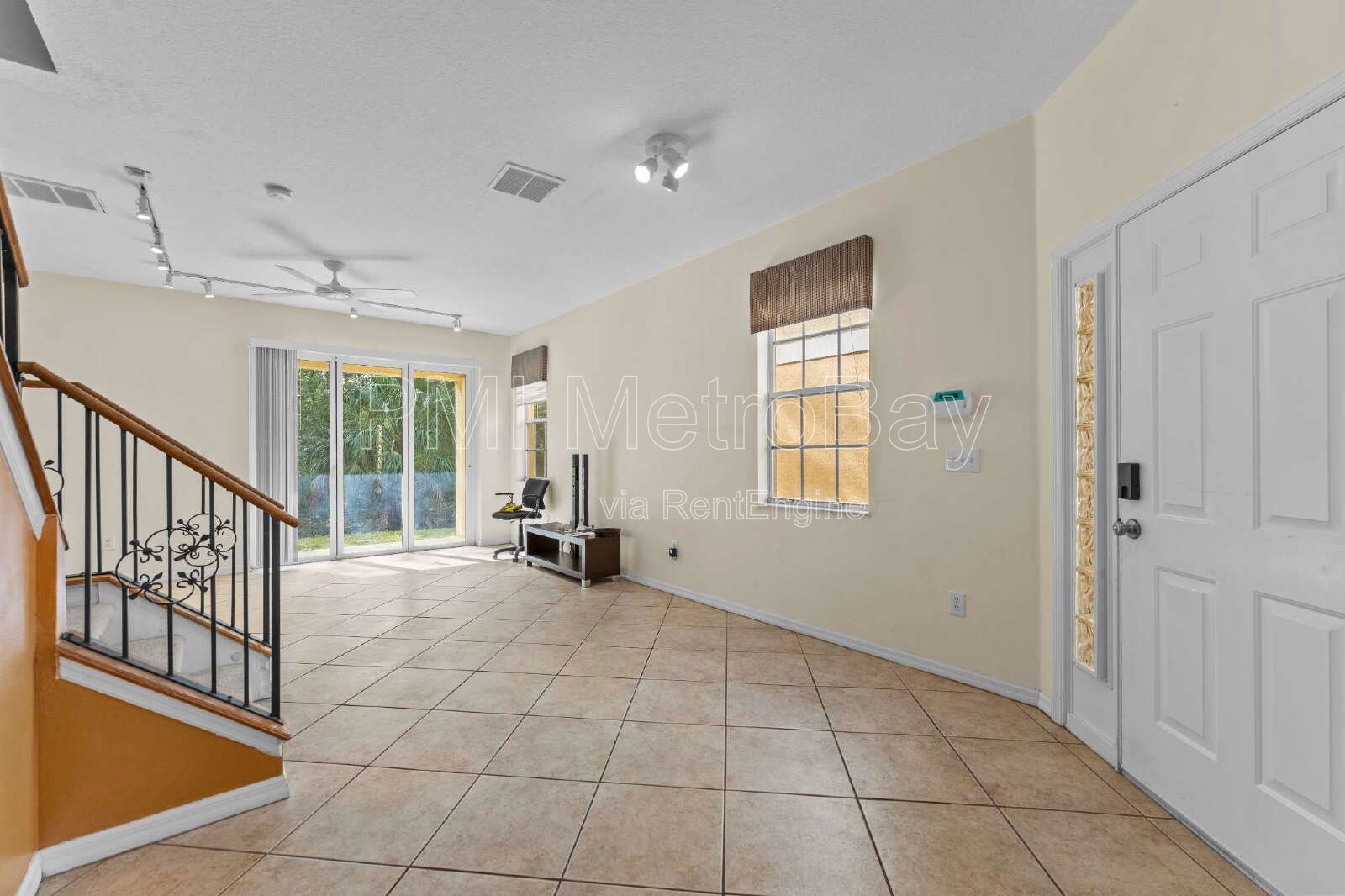 3-Bedroom Home with 2.5 Baths in Tampa's Heart - Spacious 1464 Sq Ft Gem!
