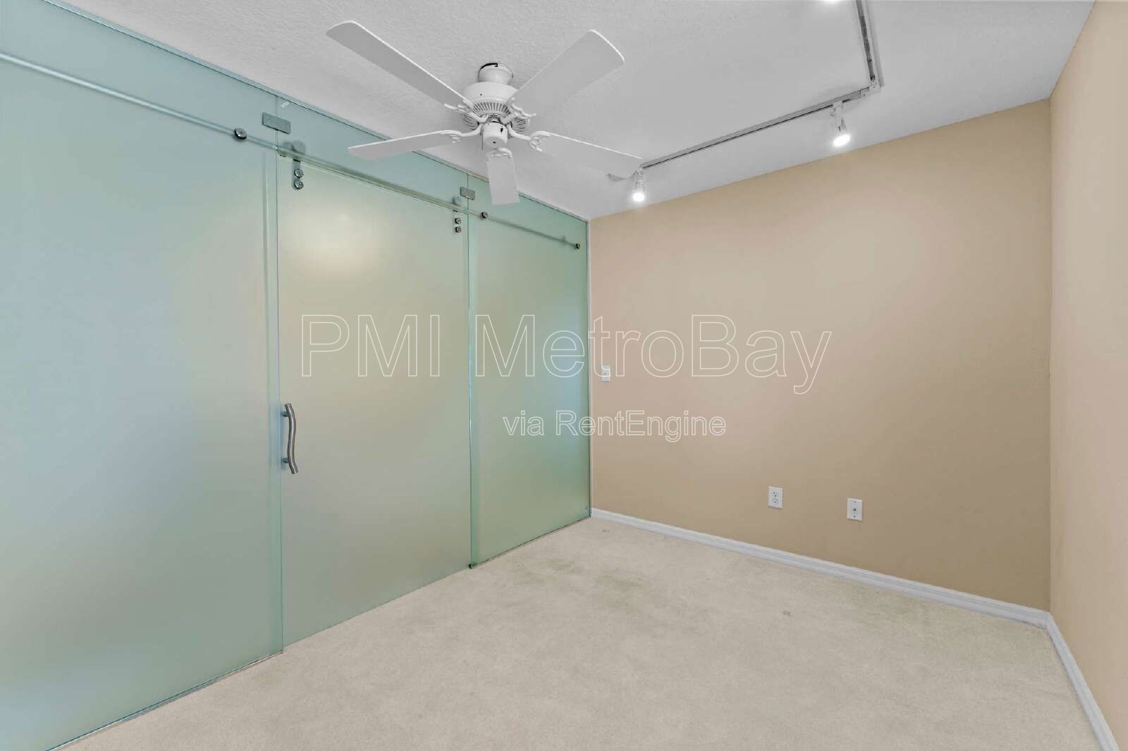 3-Bedroom Home with 2.5 Baths in Tampa's Heart - Spacious 1464 Sq Ft Gem!