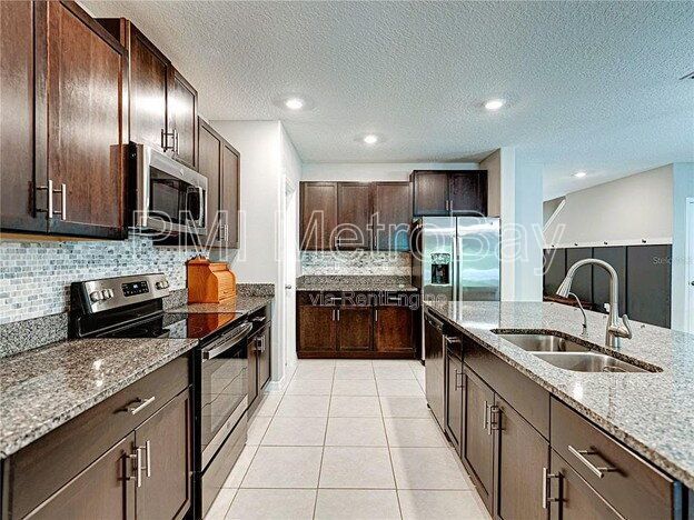 Spacious 6-Bedroom Home with Modern Kitchen, Fenced Yard, and Community Pool Near Tampa Bay property image