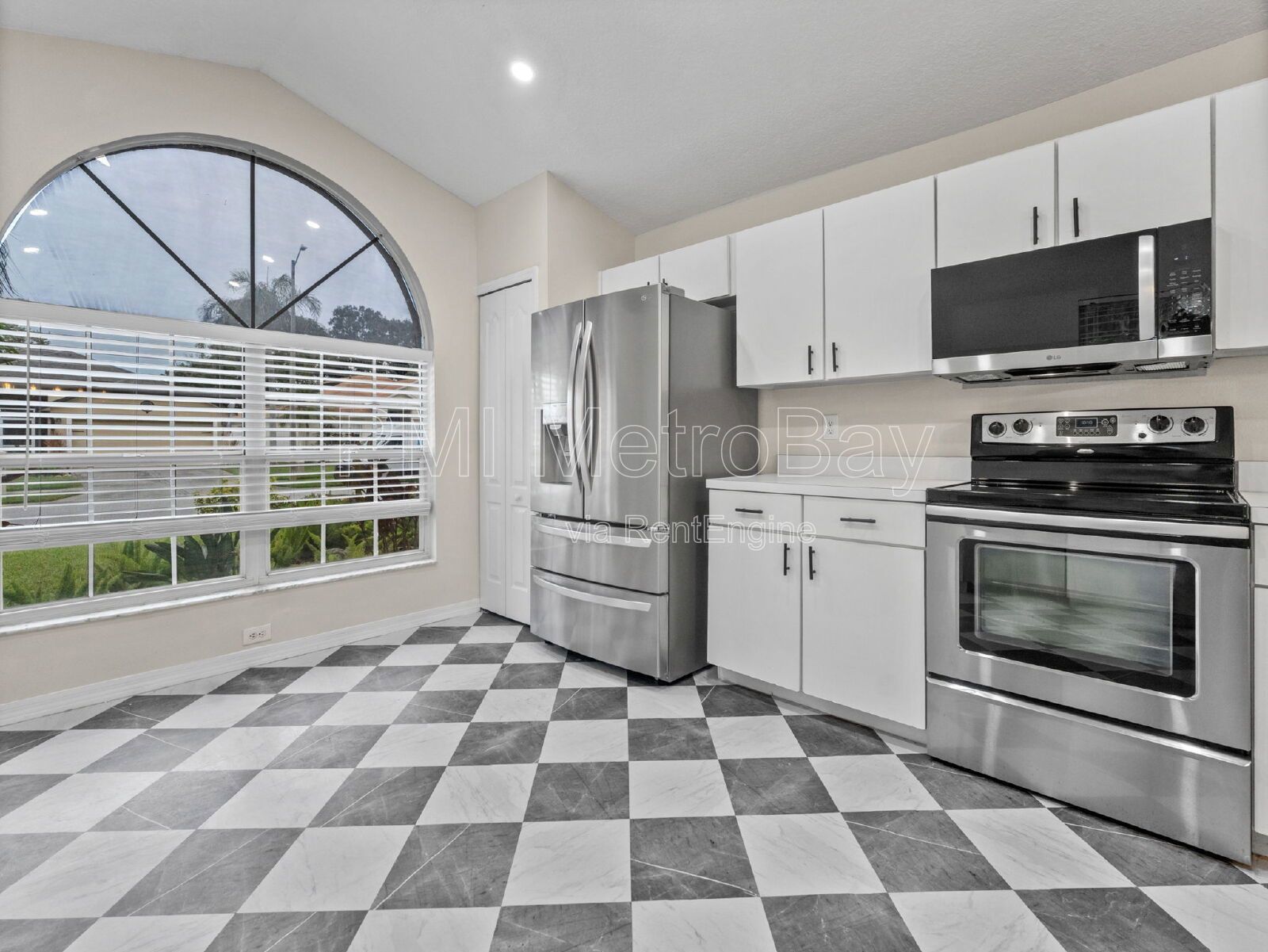 Meadow Pointe 3/2 — Close to Wiregrass, Outlets, Publix, Dining, Gyms property image