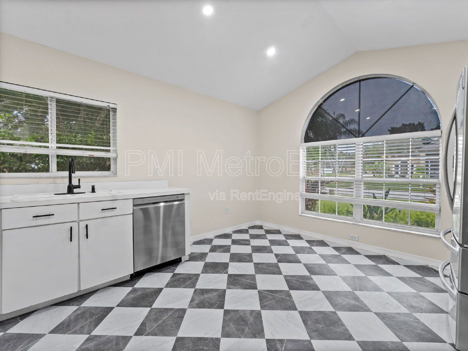 Meadow Pointe 3/2 — Close to Wiregrass, Outlets, Publix, Dining, Gyms property image