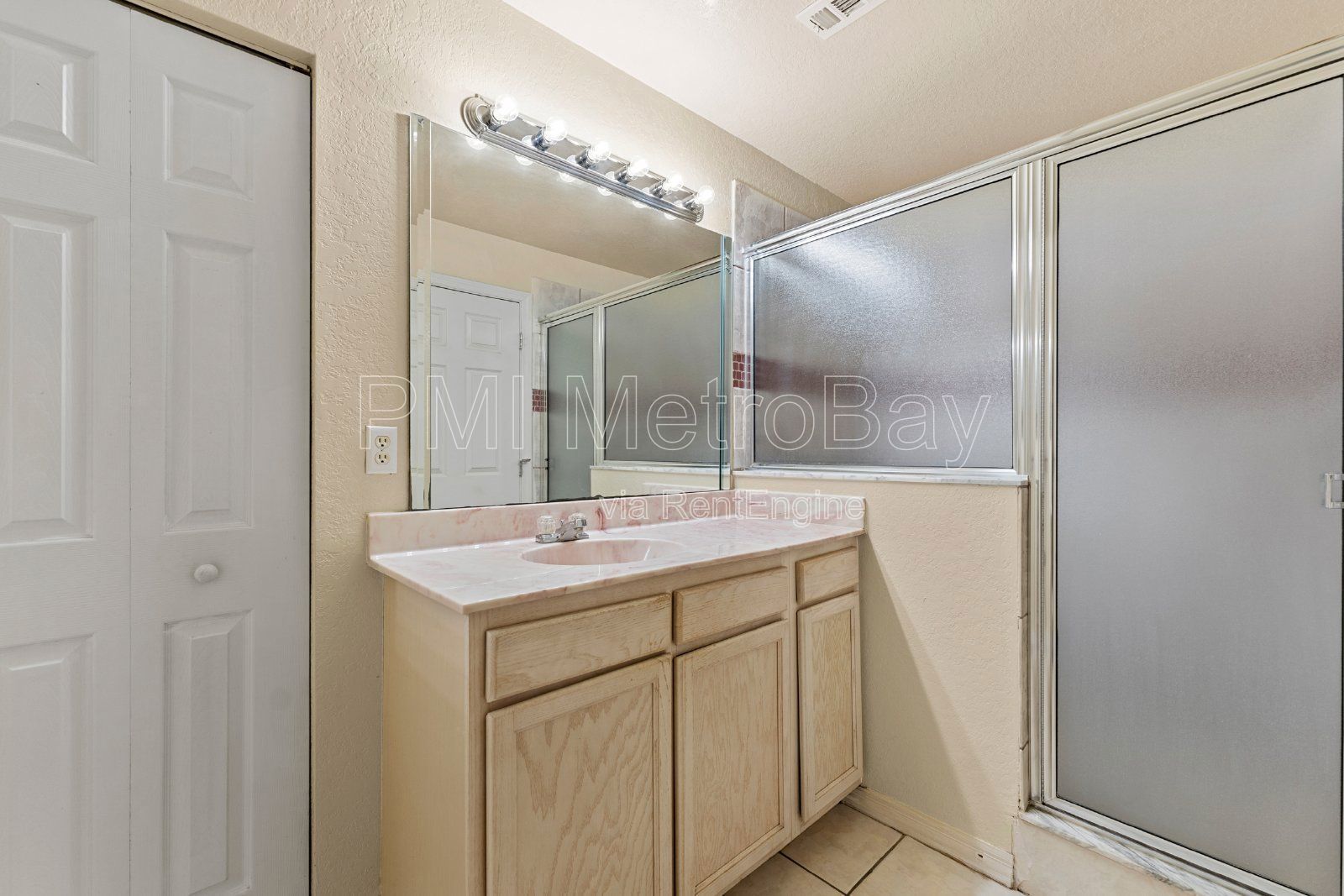 $100 off first 3 months rent!!! 2 Bed 2.5 Bath Condo across from USF Campus!! property image