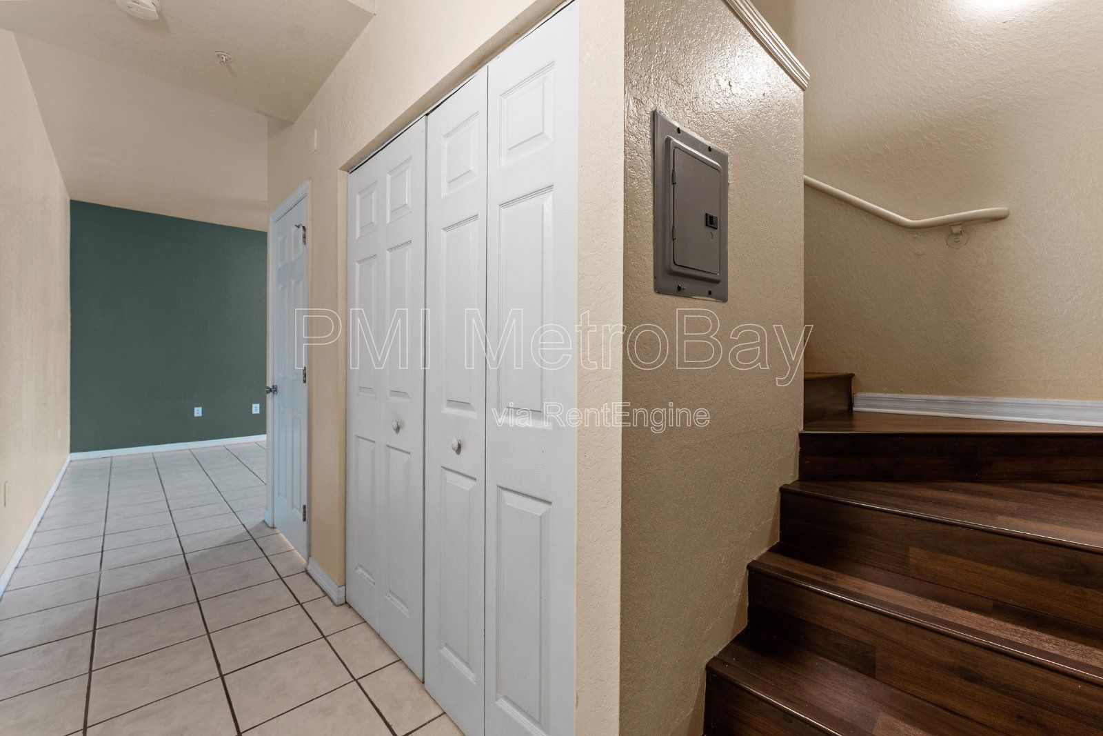 $100 off first 3 months rent!!! 2 Bed 2.5 Bath Condo across from USF Campus!! property image