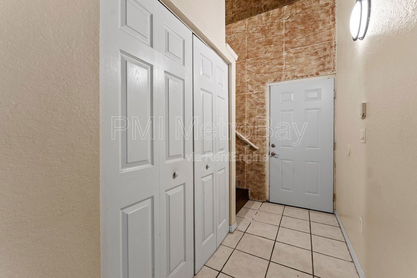 $100 off first 3 months rent!!! 2 Bed 2.5 Bath Condo across from USF Campus!! property image