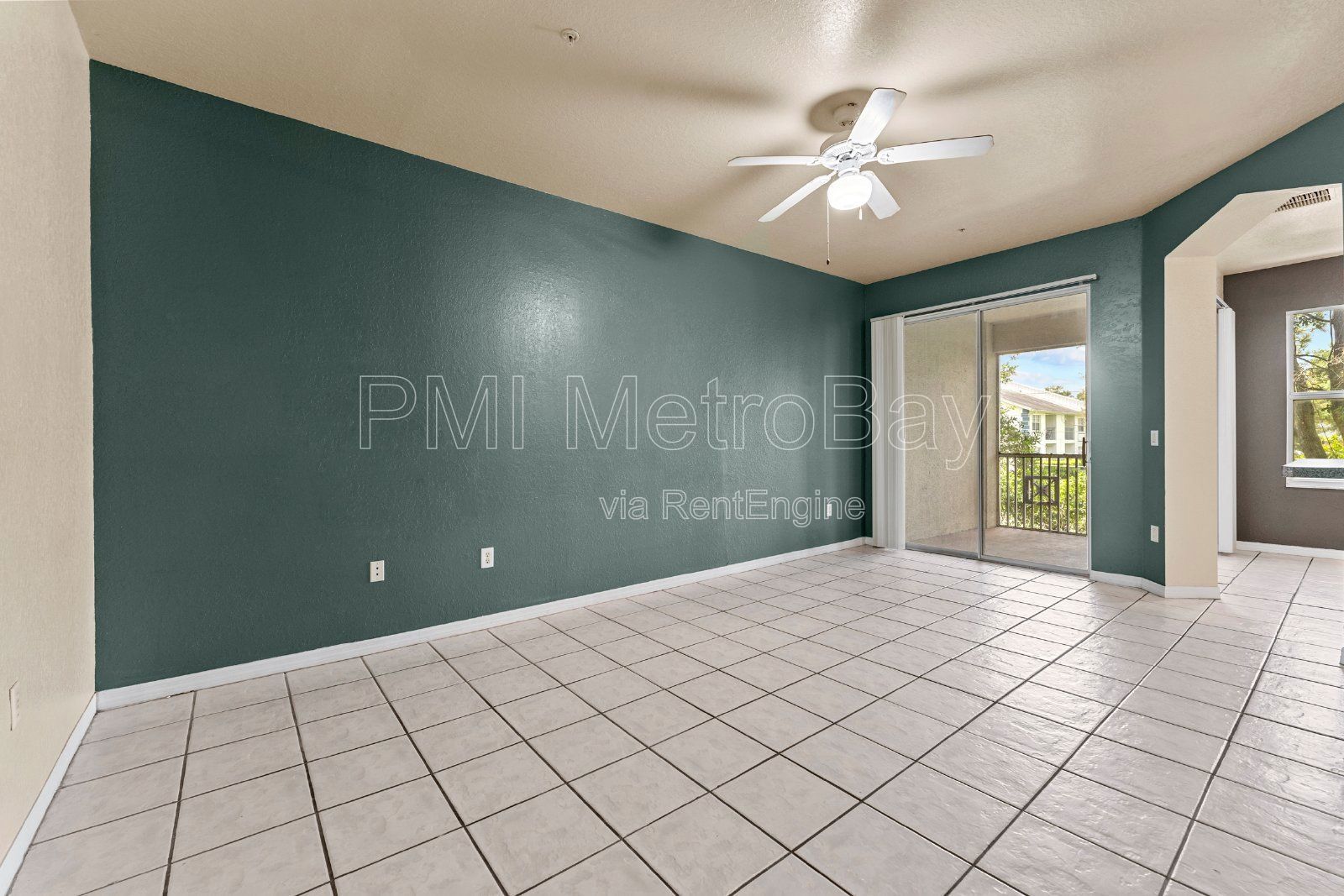 $100 off first 3 months rent!!! 2 Bed 2.5 Bath Condo across from USF Campus!! property image