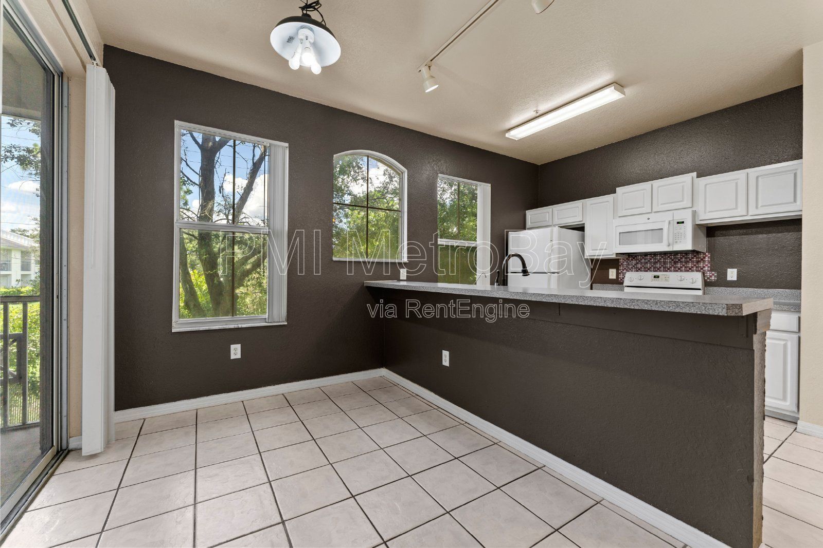 $100 off first 3 months rent!!! 2 Bed 2.5 Bath Condo across from USF Campus!! property image