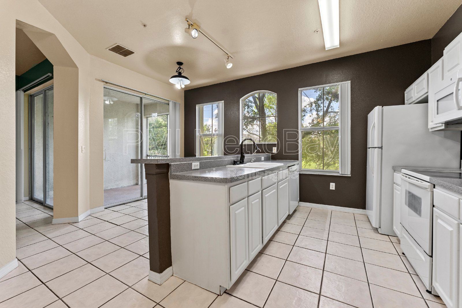 $100 off first 3 months rent!!! 2 Bed 2.5 Bath Condo across from USF Campus!! property image