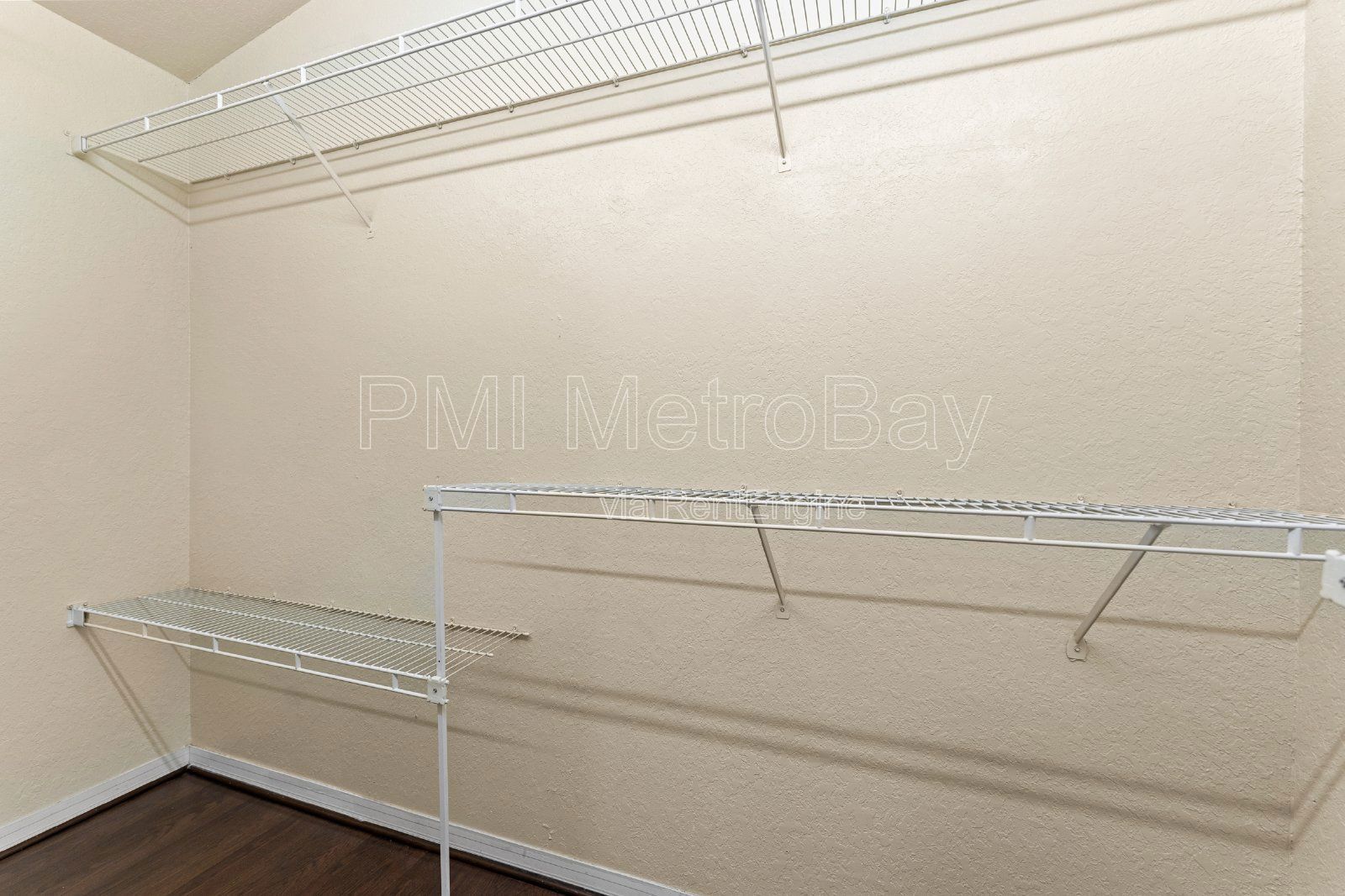 $100 off first 3 months rent!!! 2 Bed 2.5 Bath Condo across from USF Campus!! property image