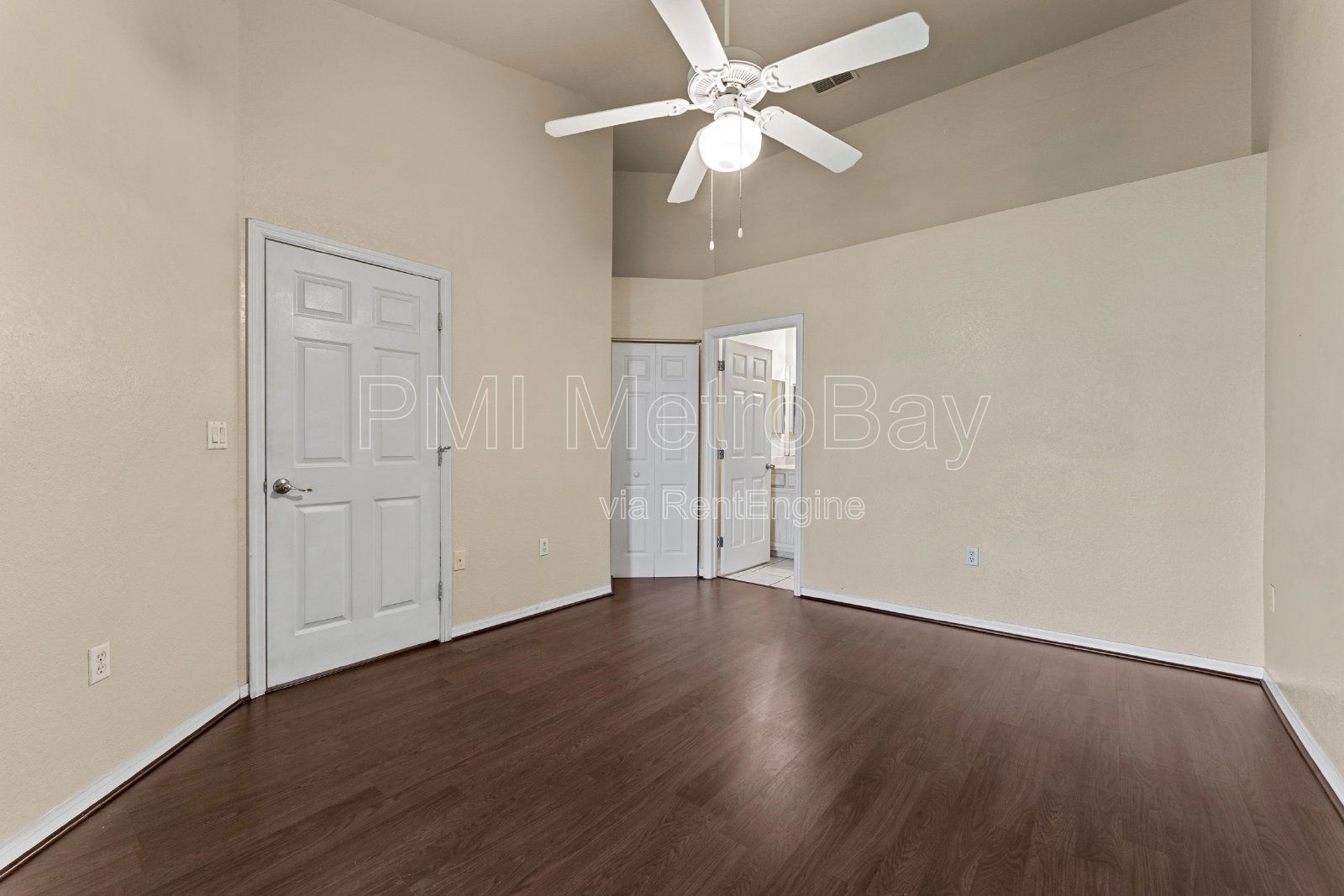 $100 off first 3 months rent!!! 2 Bed 2.5 Bath Condo across from USF Campus!! property image