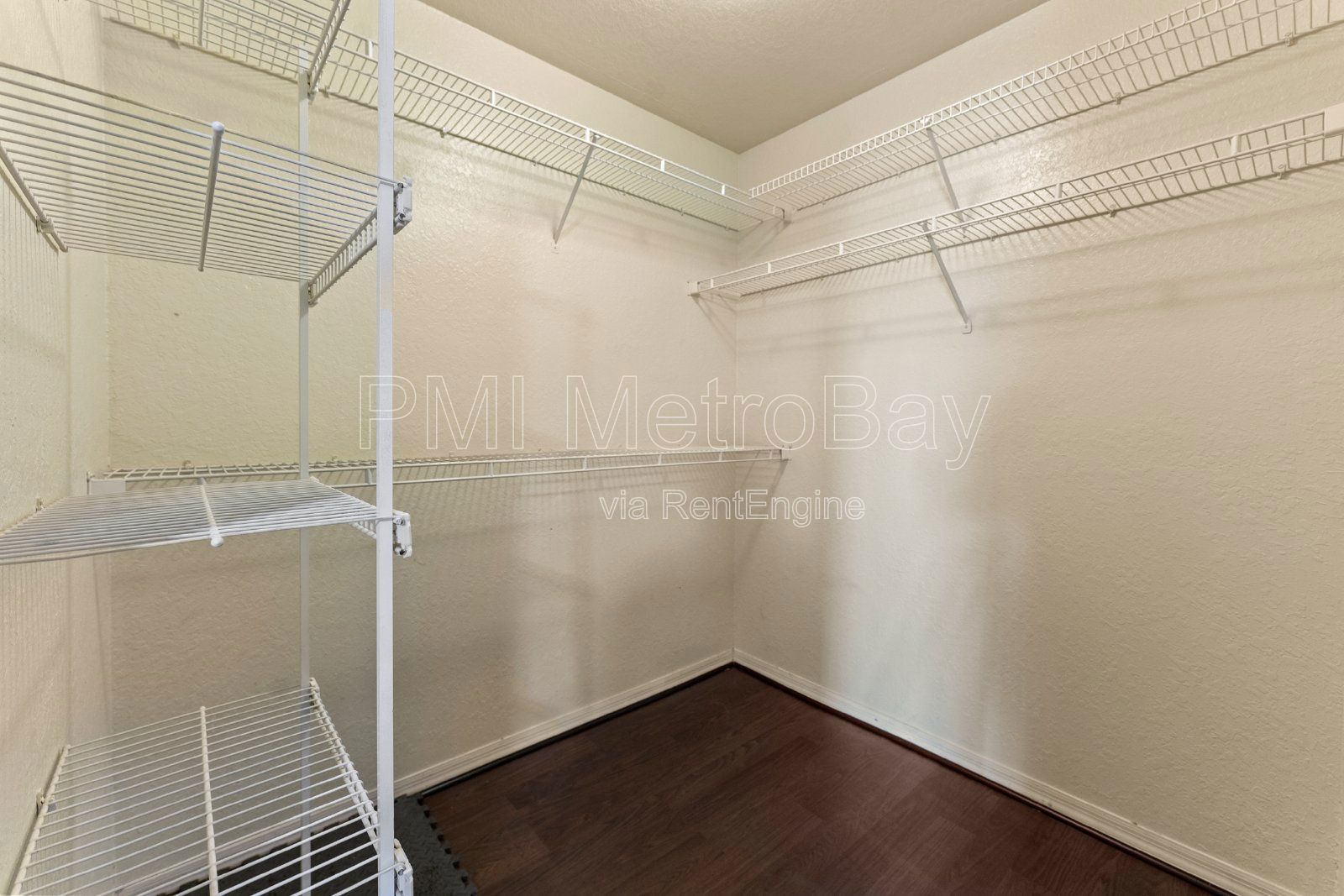 $100 off first 3 months rent!!! 2 Bed 2.5 Bath Condo across from USF Campus!! property image