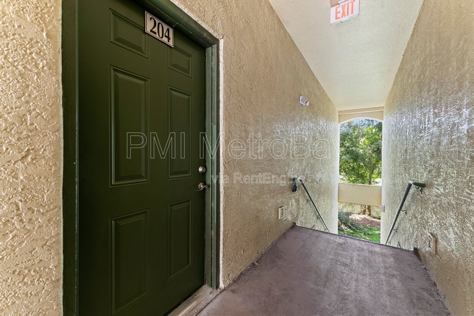 $100 off first 3 months rent!!! 2 Bed 2.5 Bath Condo across from USF Campus!! property image