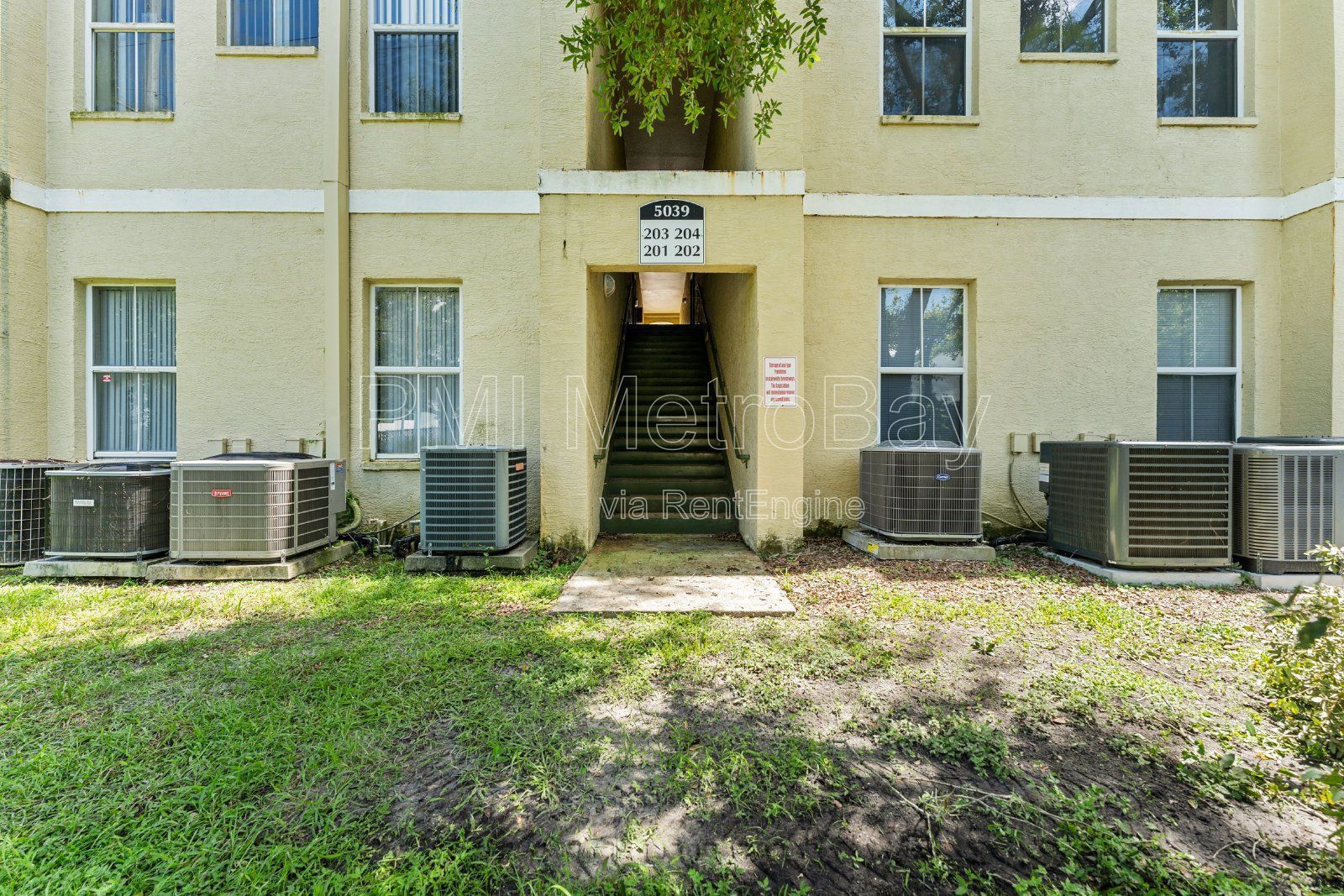$100 off first 3 months rent!!! 2 Bed 2.5 Bath Condo across from USF Campus!! property image