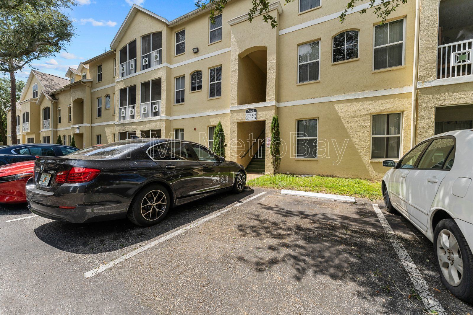 $100 off first 3 months rent!!! 2 Bed 2.5 Bath Condo across from USF Campus!! property image