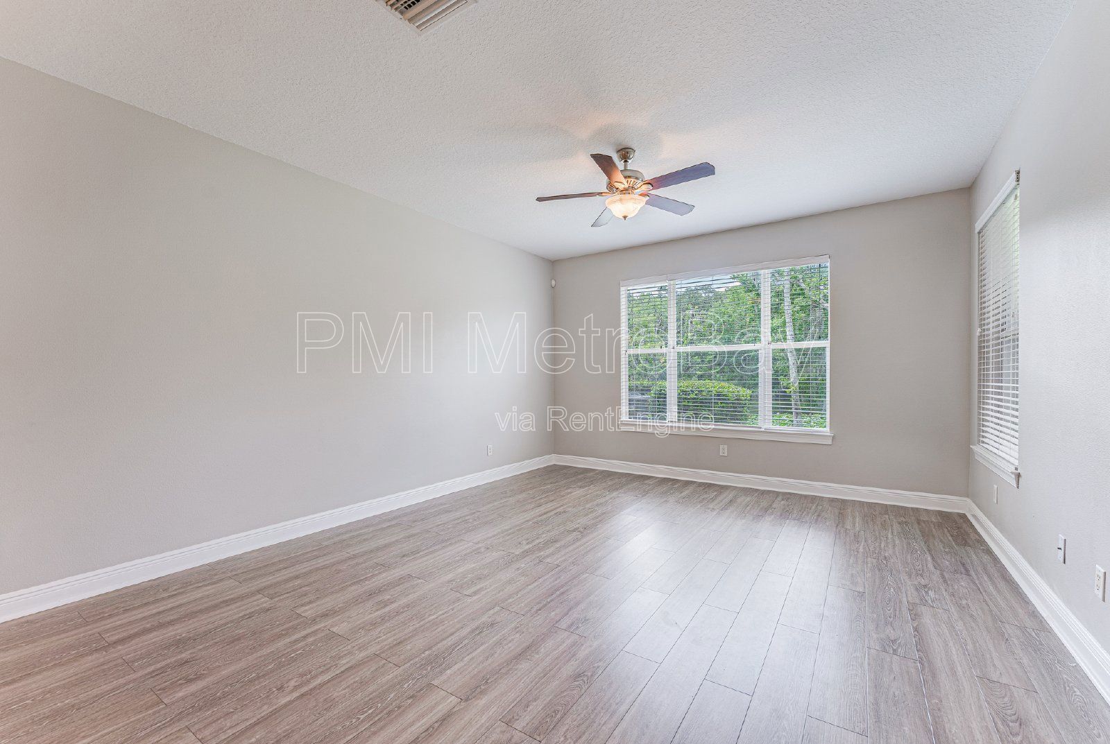 Granite Countertops, Stainless Steel Appliances, and more in Tampa Palms Townhome! property image