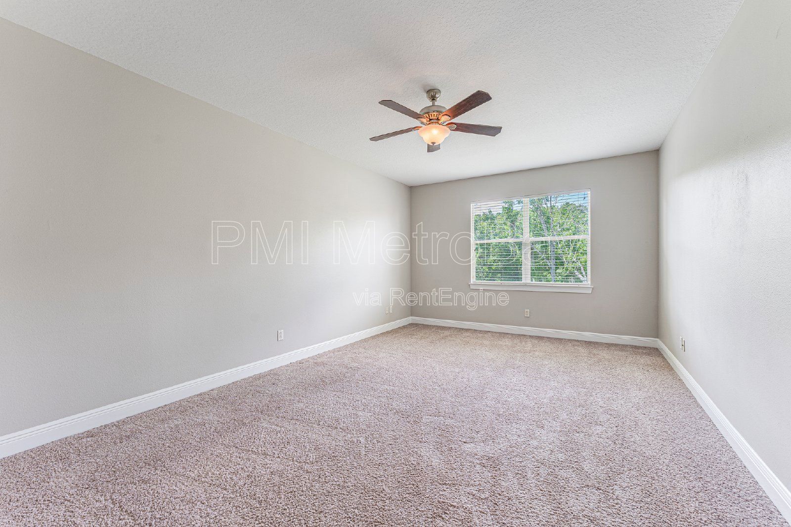 Granite Countertops, Stainless Steel Appliances, and more in Tampa Palms Townhome! property image