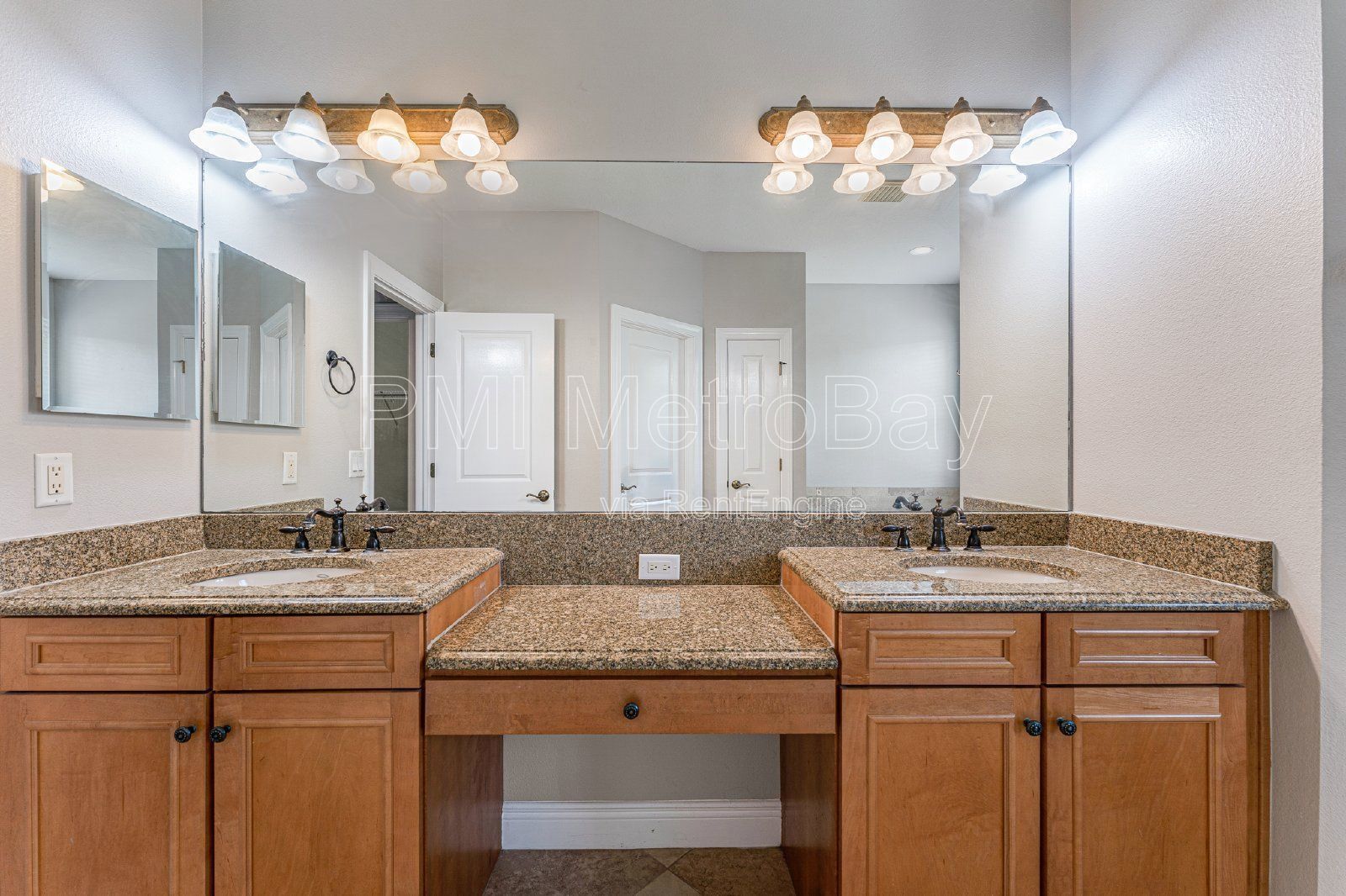 Granite Countertops, Stainless Steel Appliances, and more in Tampa Palms Townhome! property image