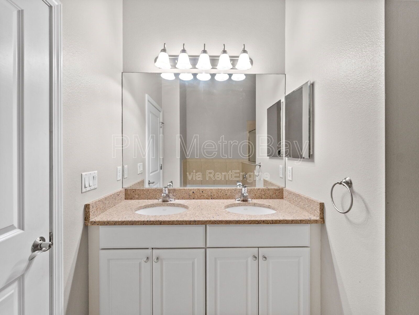 Large 3/2.5 Winthrop Townhome with Garage, Office, and Walkable Location property image