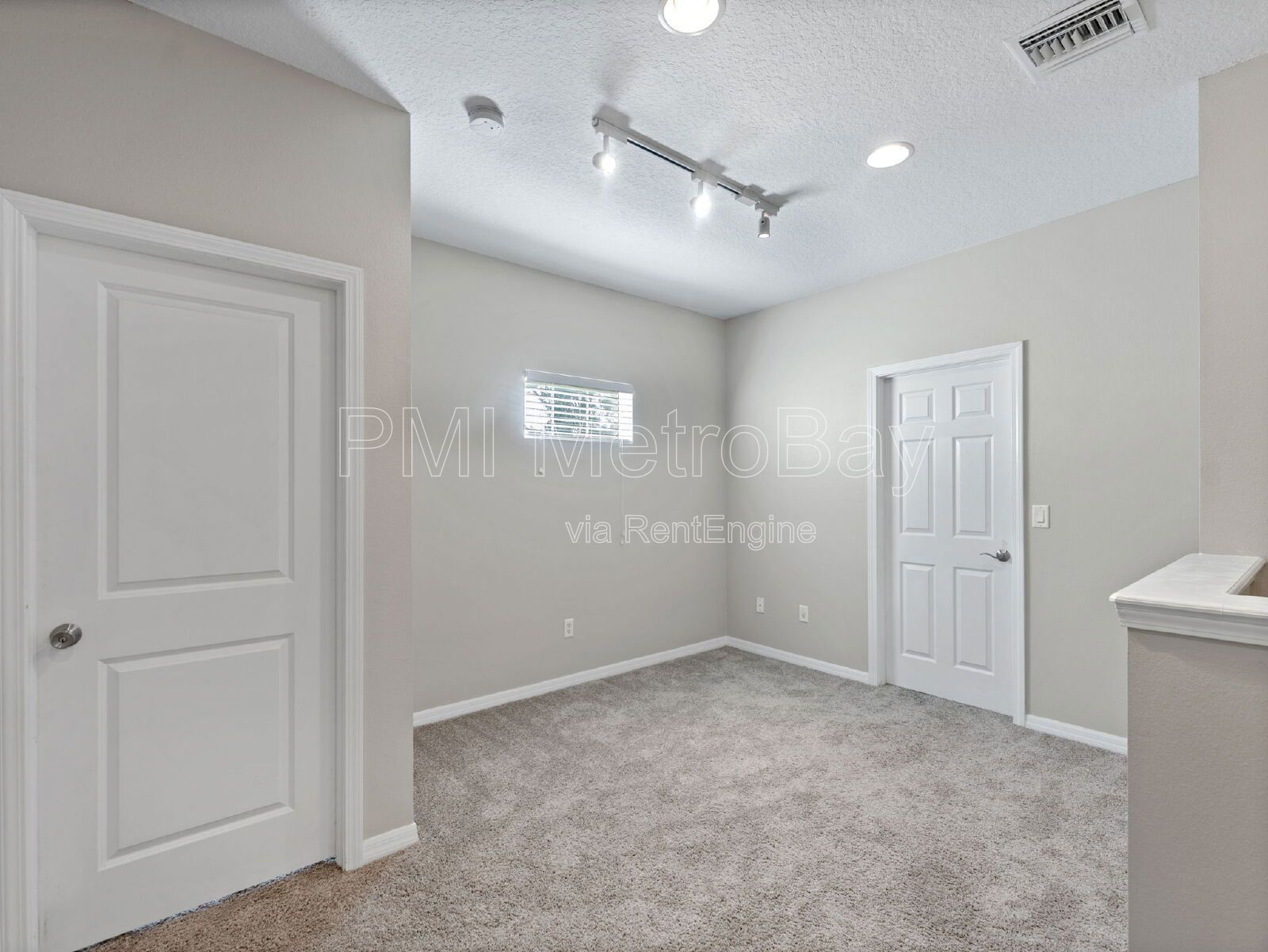 Large 3/2.5 Winthrop Townhome with Garage, Office, and Walkable Location property image