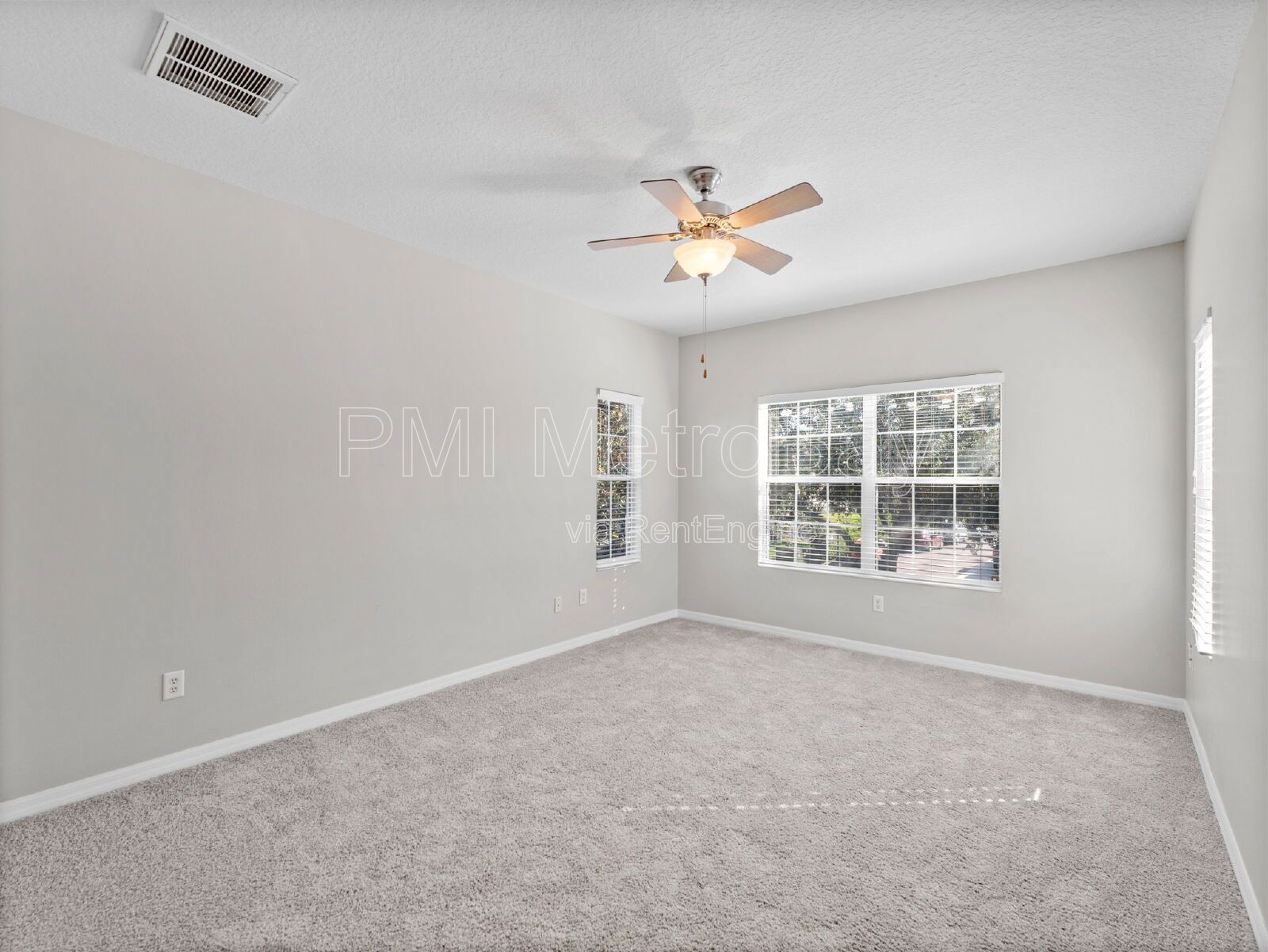 Large 3/2.5 Winthrop Townhome with Garage, Office, and Walkable Location property image