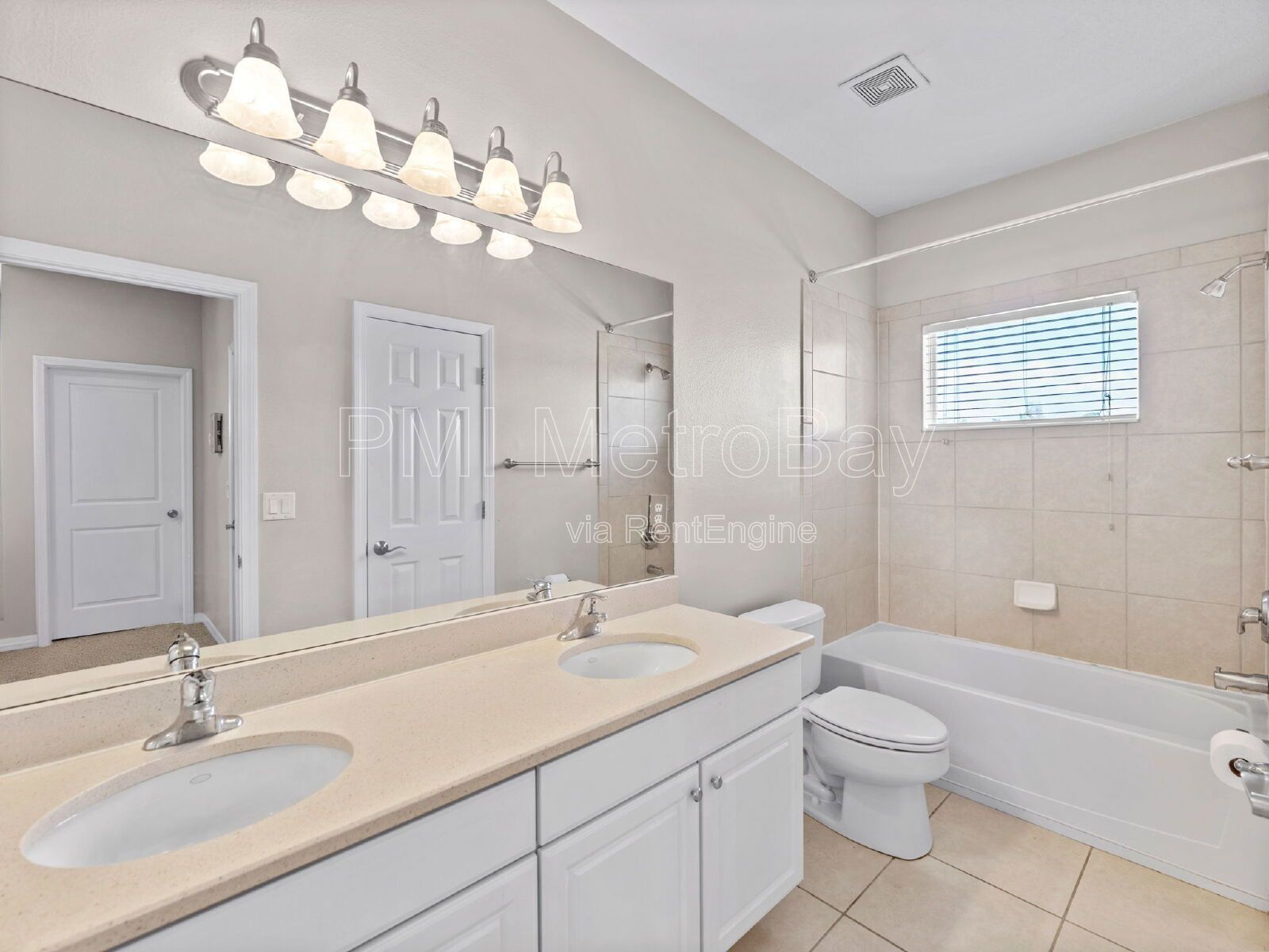 Large 3/2.5 Winthrop Townhome with Garage, Office, and Walkable Location property image