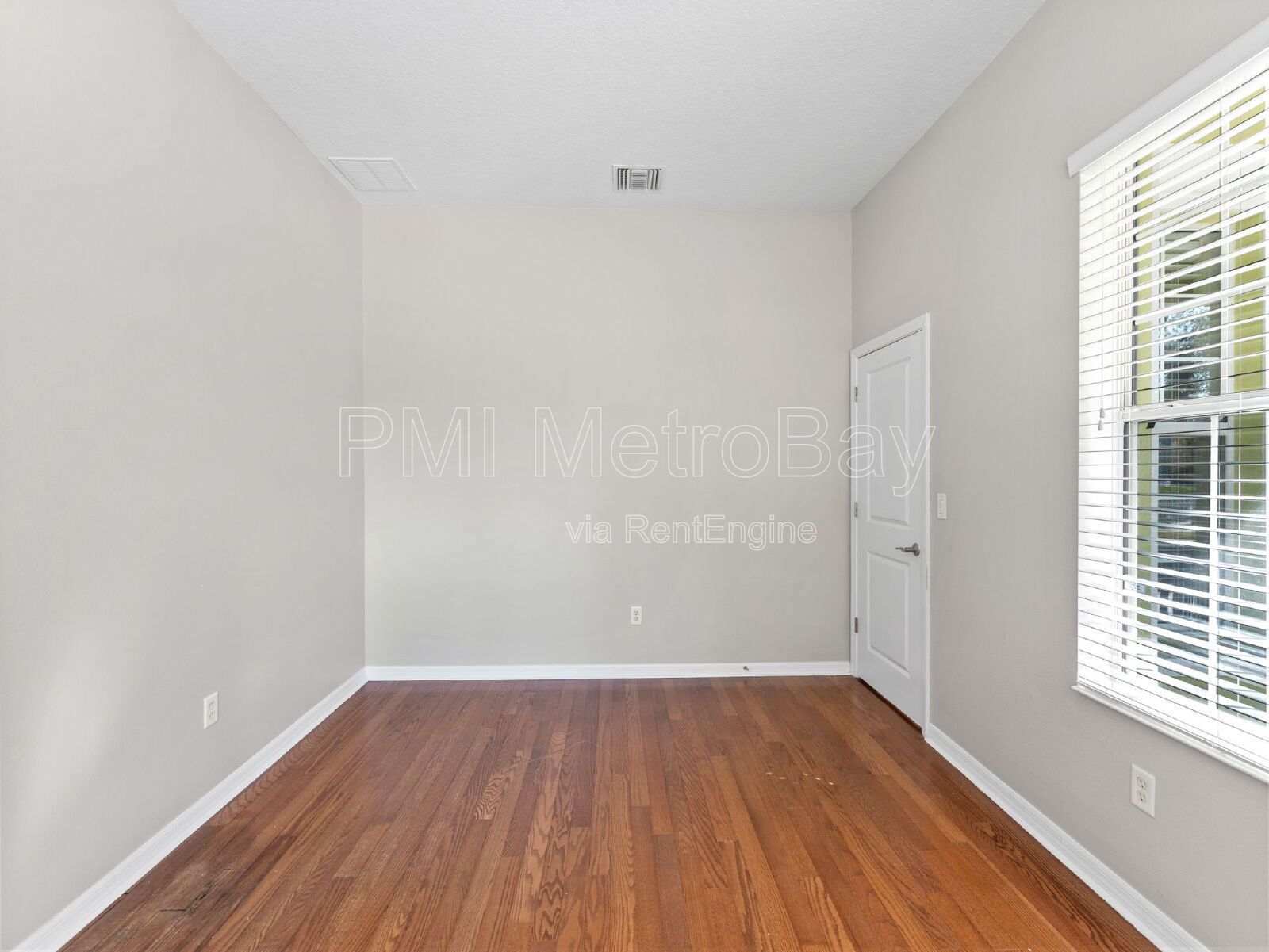 Large 3/2.5 Winthrop Townhome with Garage, Office, and Walkable Location property image