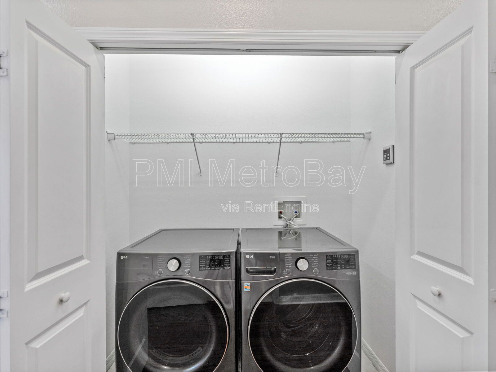 Large 3/2.5 Winthrop Townhome with Garage, Office, and Walkable Location property image